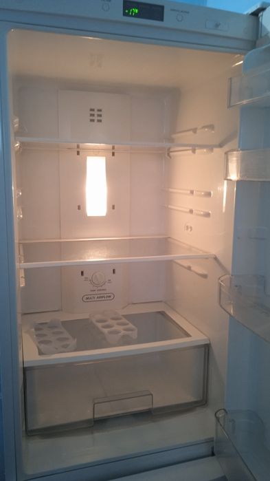 Холодильник, микроволновая печь