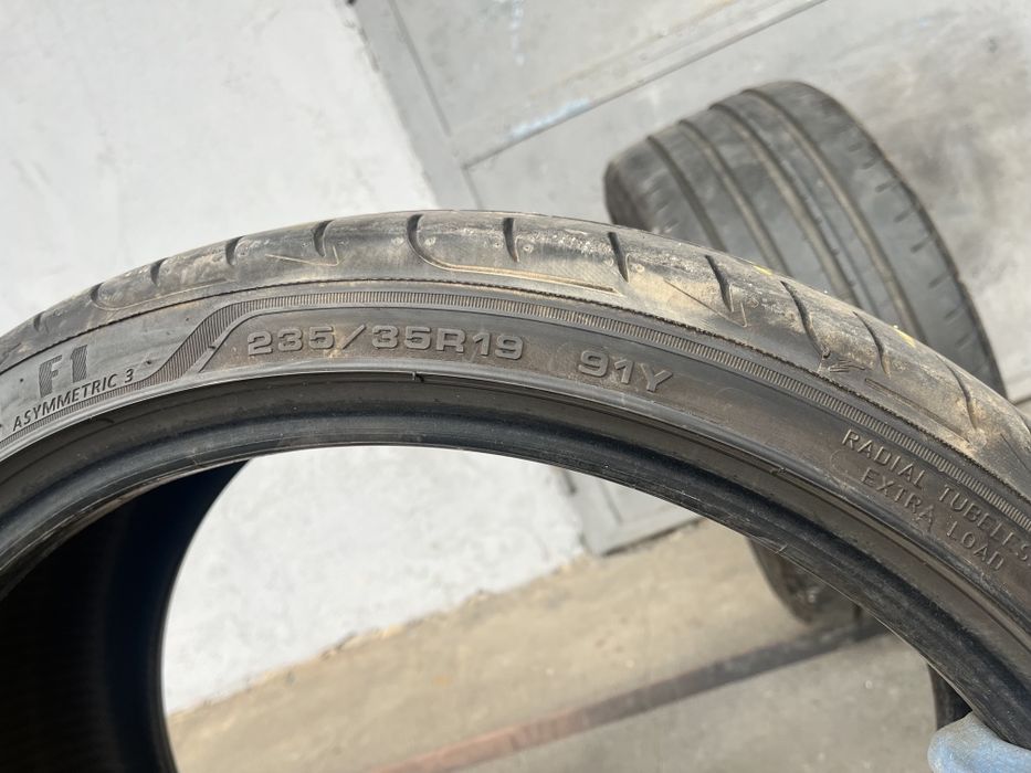 2 бр. летни гуми 235/35/19 GoodYear DOT 0618 5 mm