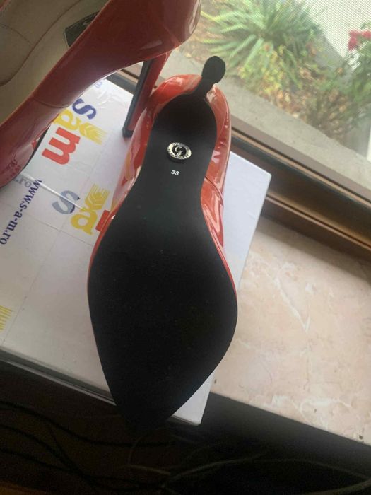 Pantofi stiletto