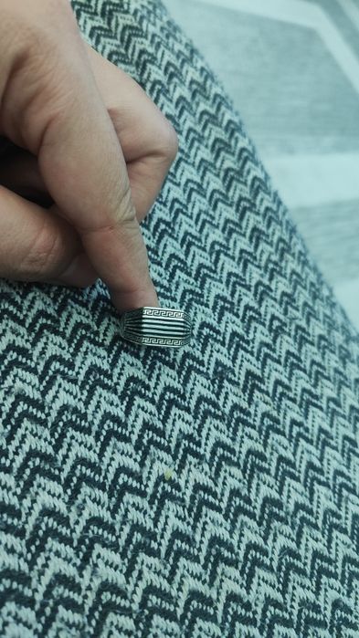 Kumush mujskoy uzuk sotiladi.