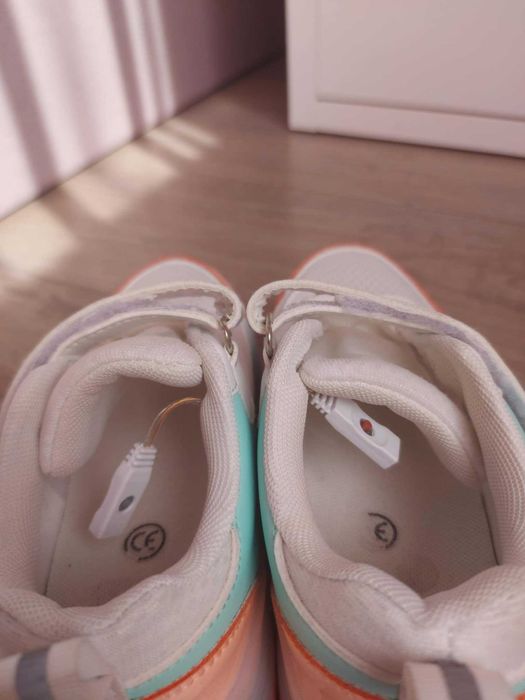 Детски обувки с колелца