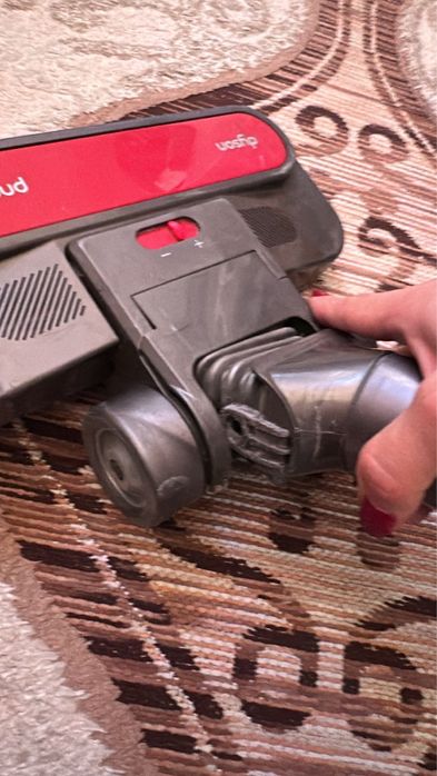 Пылесос Dyson в хорошом состояний.