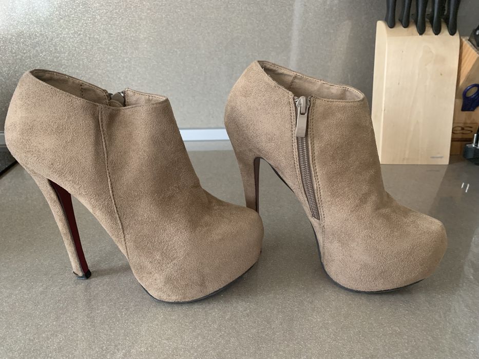 Дамски обувки 2 броя и дамски боти 2 броя