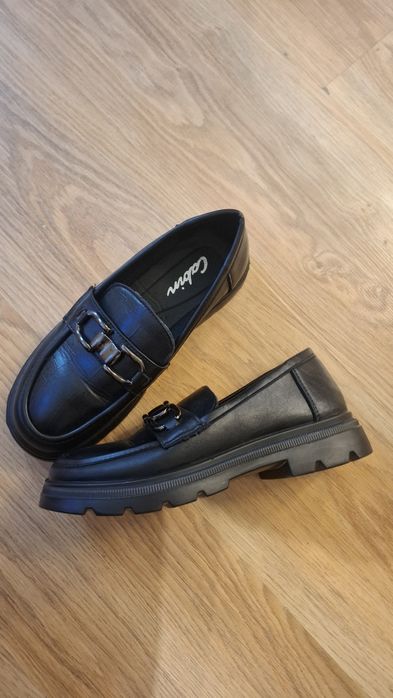 Черни кожени мокасини