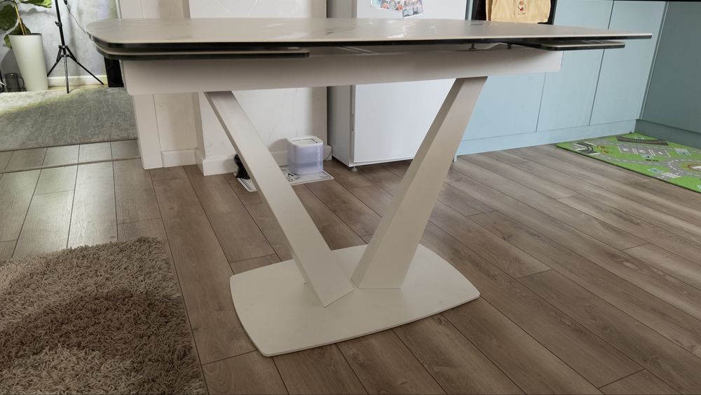 Продам обеденный стол 120х85