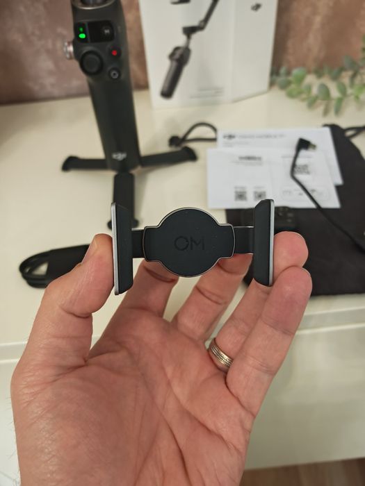 DJI Osmo Mobile 7 Pro – aproape nou
Vând DJI Osmo Mobile 7 Pro, folosi