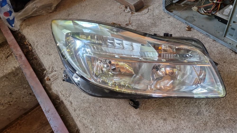 Far Dreapta Opel Insignia