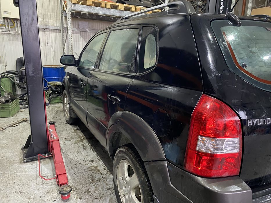 Dezmembram Hyundai Tucson 2.0 diesel