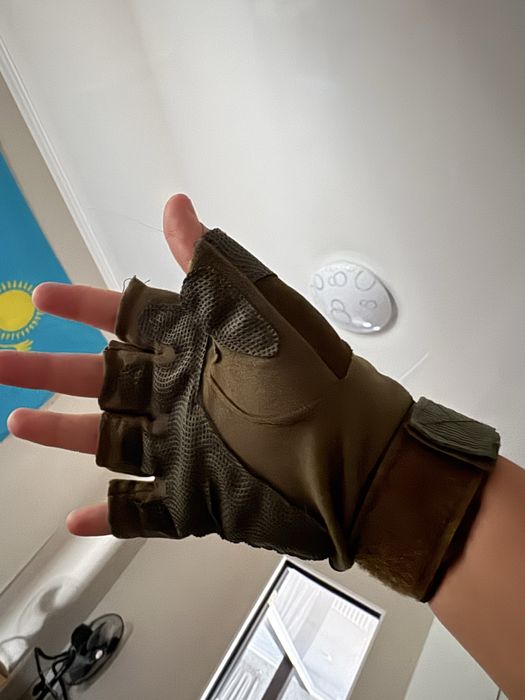 Перчатка для охоты или для мопеда