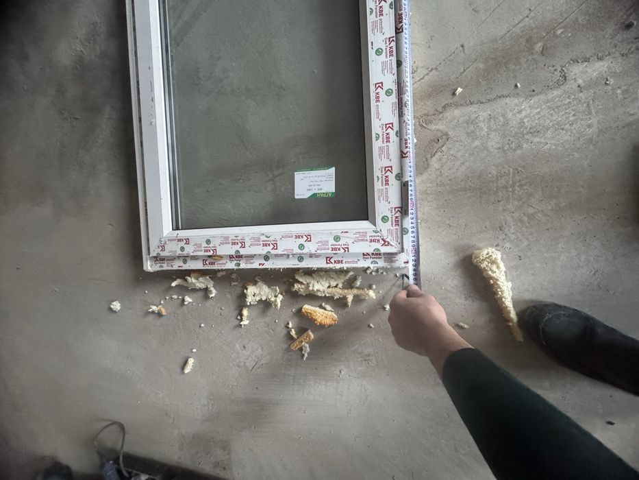 Пластиковое окно и дверь от балкона