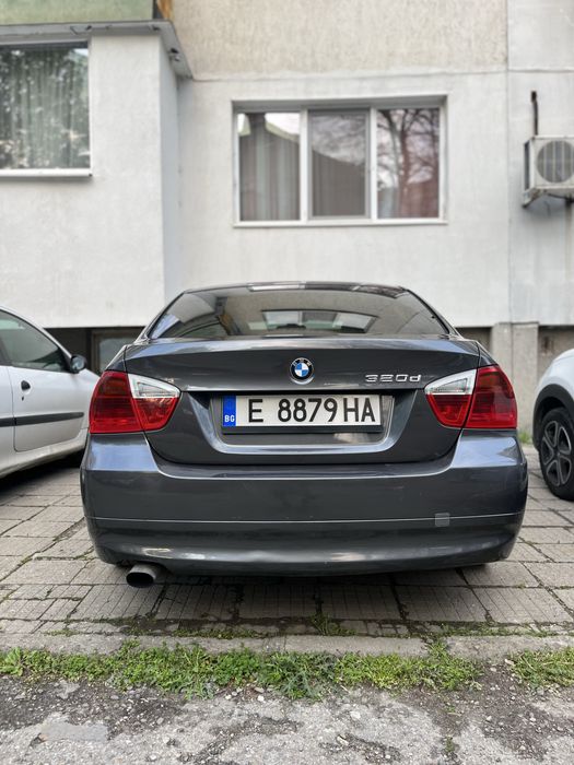 Продавам BMW 320D E90