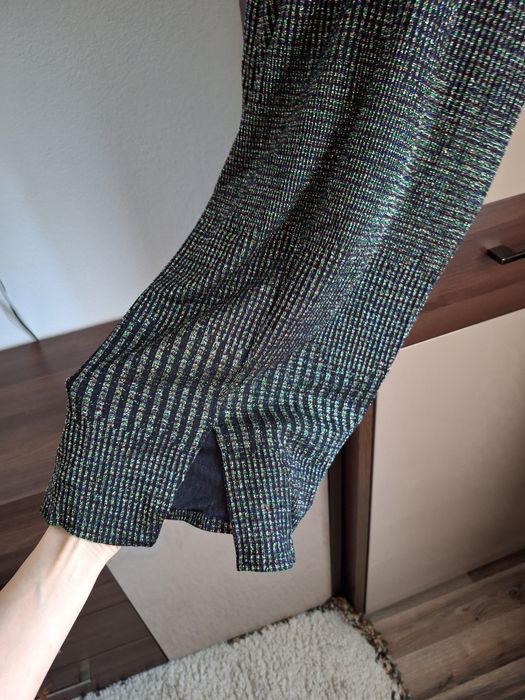 Rochie de seara cu paiete la umeri și franjuri