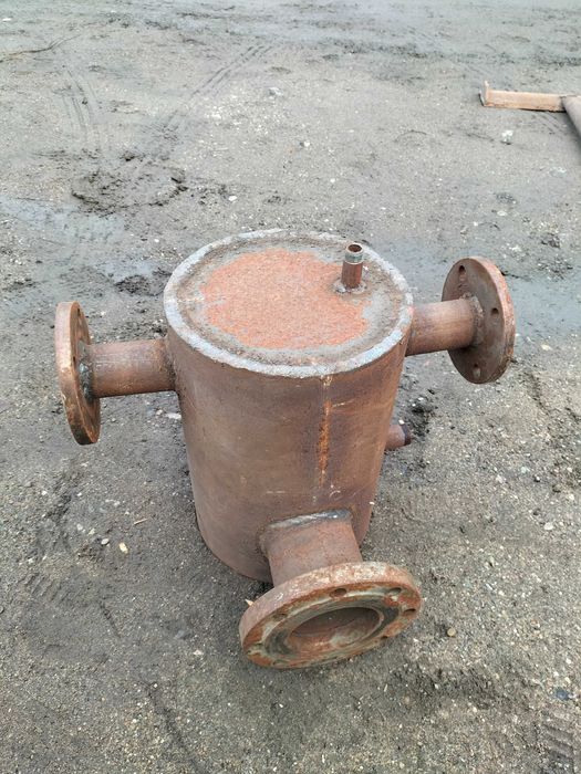 Продам Грязевик вертикальный фланцевый