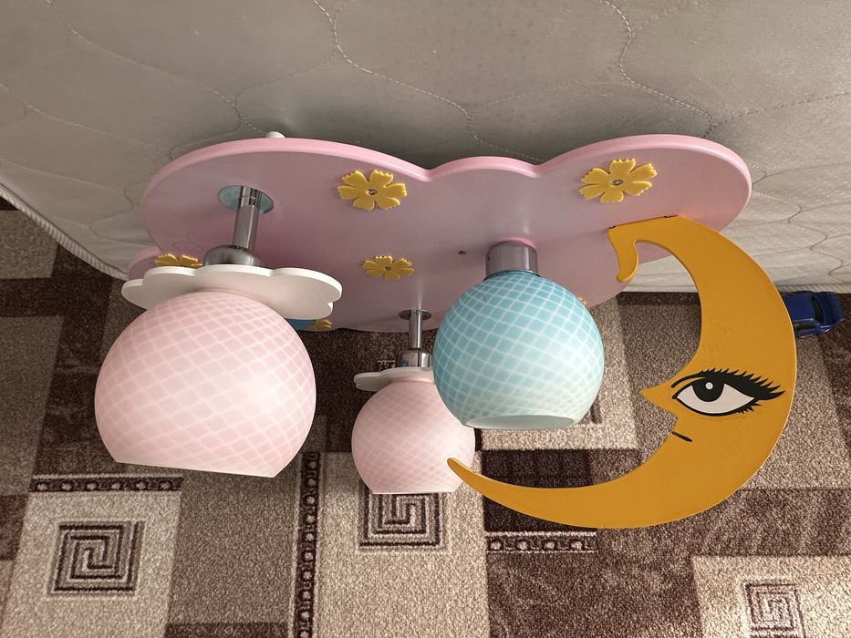 Продам люстру в детскую