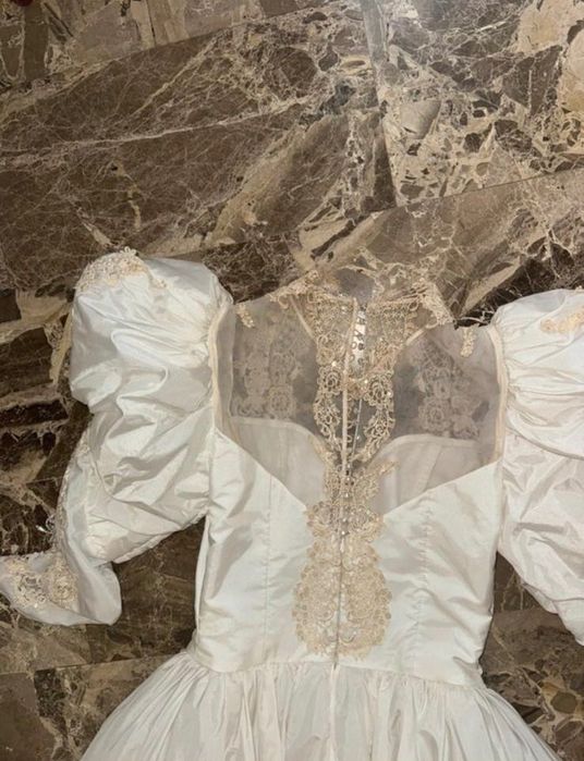 Rochie de Mireasă Vintage Autentică, Anii '80, "Creation" (Made in Belgium)