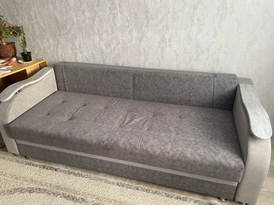 Продаю диван в отличном состояний
