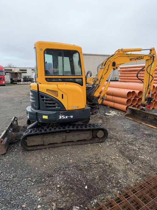 Excavator hyundai 3.8 tone