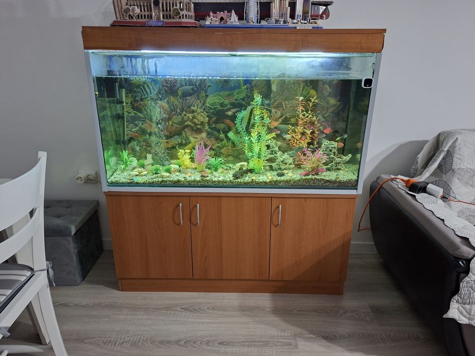 Продавам аквариум