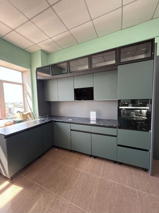 Продам Кухонный гарнитур МиФ “Техно-6” (угловой)