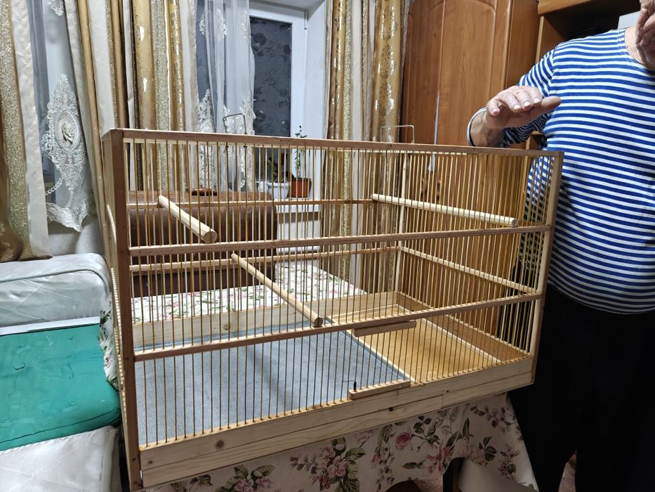 Клетка для птиц, деревянная