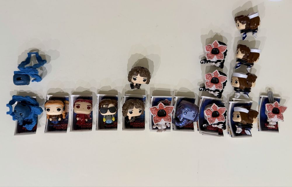 Фигурки повторки очень странные дела осд киндер джой