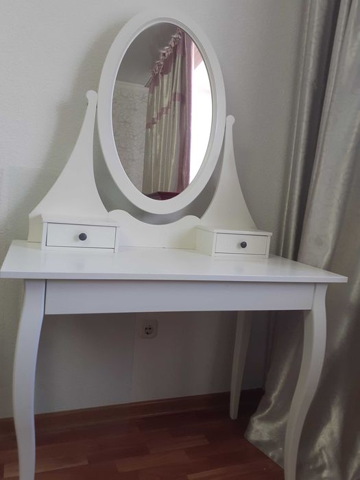 Продам женский столик