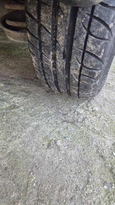 Зимнни 4 нови на 2000км.и летни 205.65.15  -