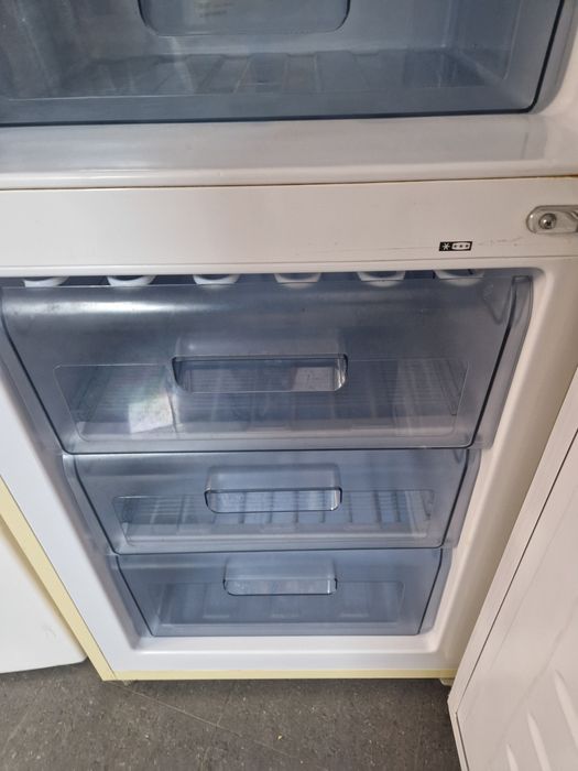 Хладилник с фризер Ретро Scan A++