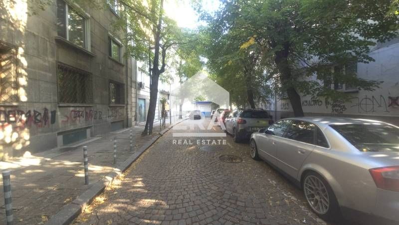 Продава се Тристаен апартамент в София, Център - 76 кв.м за 1738 €/кв.м - Снимка #10