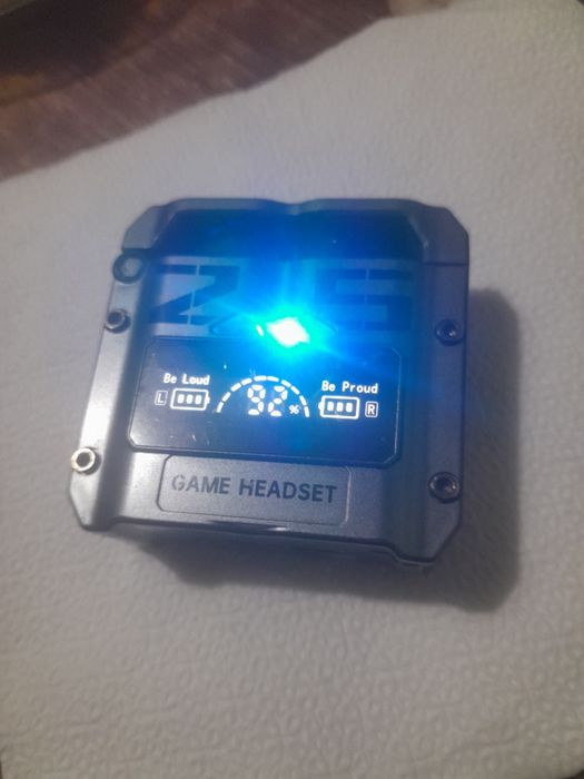 Apple слушалки различни