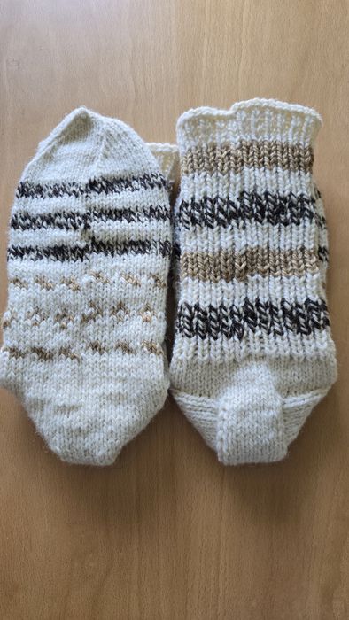 Вълнени чорапи ръчно плетени