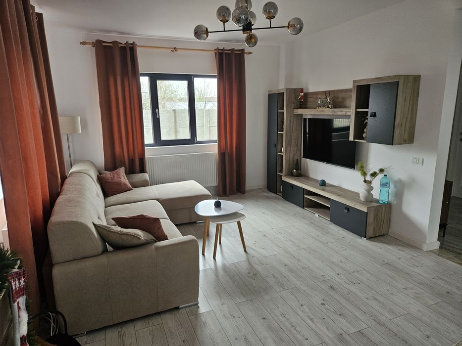 Proprietar vând casa P+1  în com Berceni aproape de centru - primarie