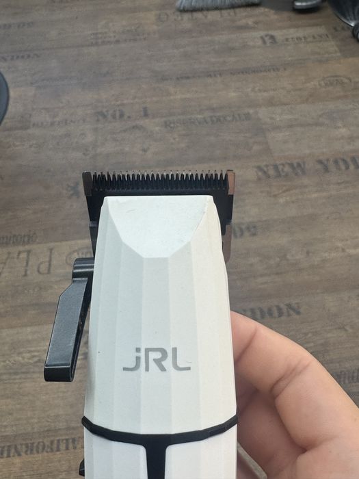 Машинка за подстригване JRL Onyx бяла