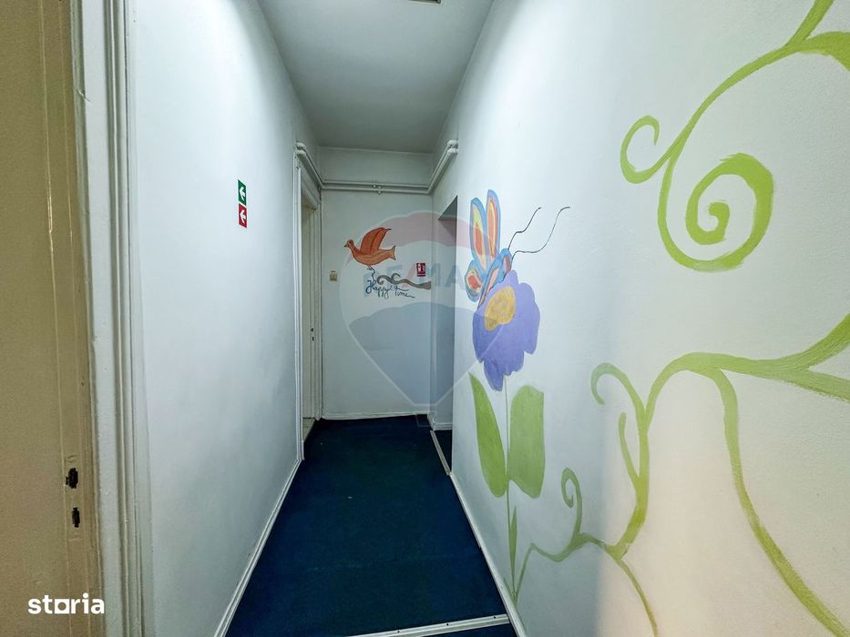 Spatiu comercial | doua cladiri, curte proprie | 300 mp |