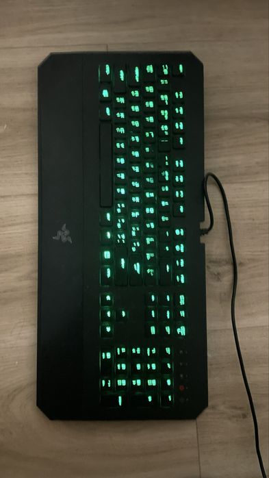 Клавиатура б/у в отличном состоянии