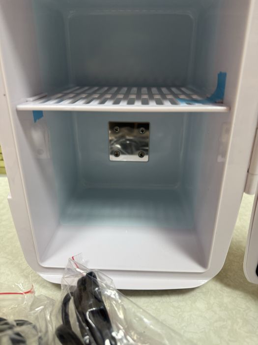 Преносим мини хладилник Russell Hobbs RH4CLR1001 4L/6