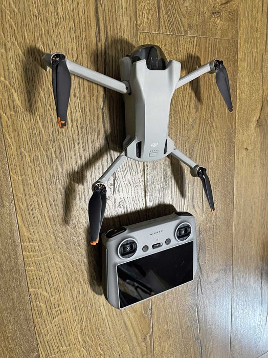 Дрон квадрокоптер DJI MINI 3 RC (пульт с экраном)
