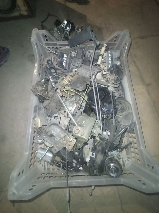 Замок крышки багажника