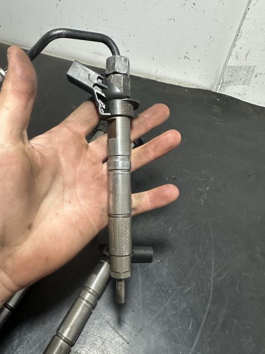 Injector injectoare Mercedes sprinter W906 3.0 CDI V6 Sprinter 318 Cdi
