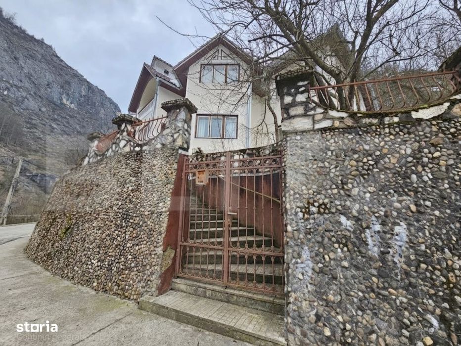 Casa la munte in Scarisoara – 286 mp, teren 2.699 mp