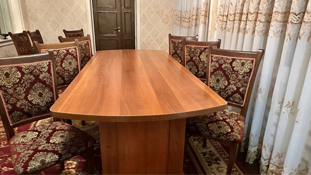 Продается стол со стульями