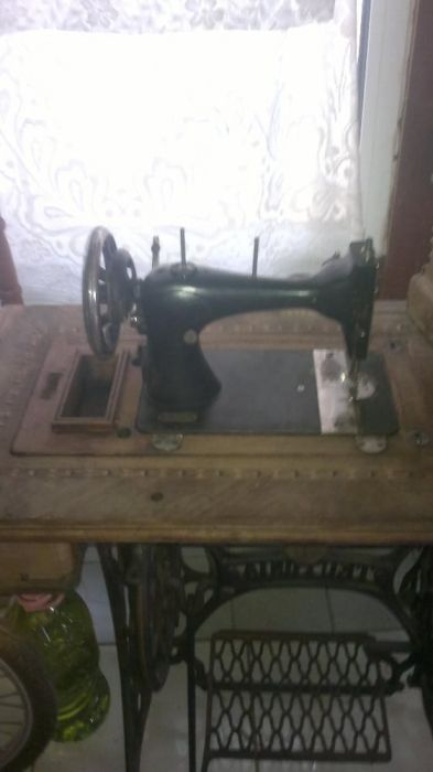 Masina de cusut TEUTONIA