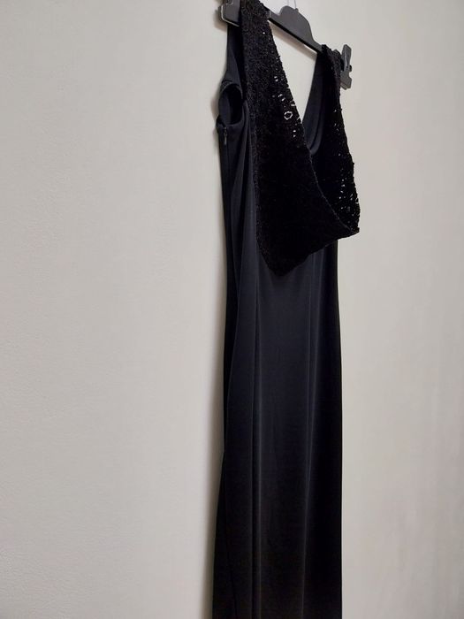 Rochie neagră ocazii