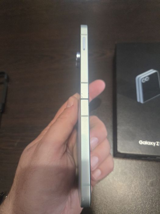 Продавам   Samsung Z Flip 6