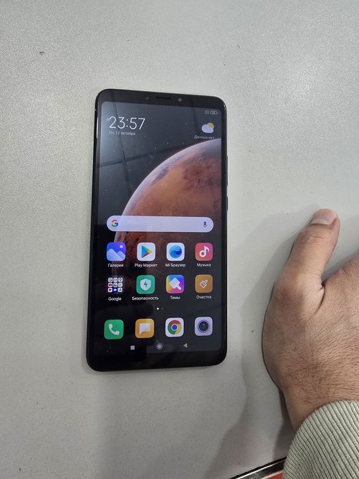 Mi Max 3 6/128g sotiladi