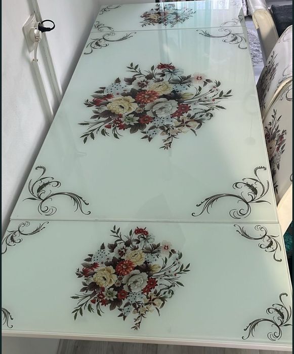 Masa din sticla extensibila cu 4 scaune