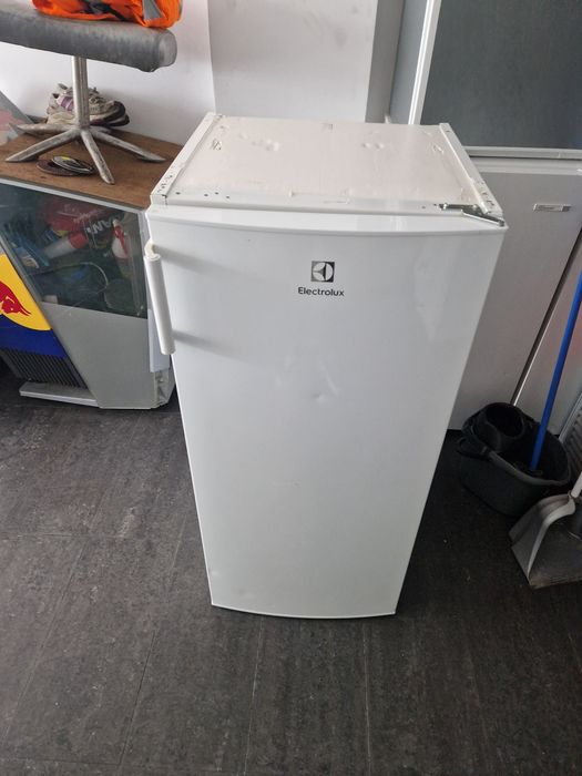 Хладилник с фризер Electrolux 123 см