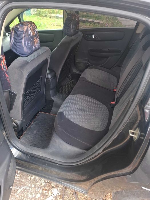 Автомобил Сitroen C4