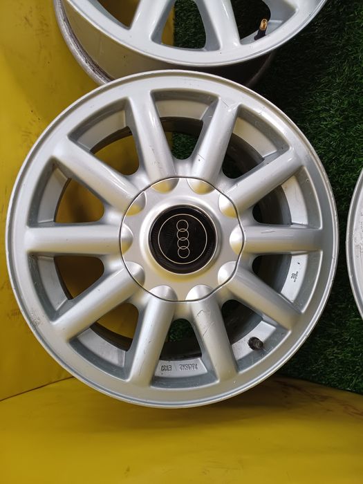 Диски R15 4x108 ромашки на Audi.