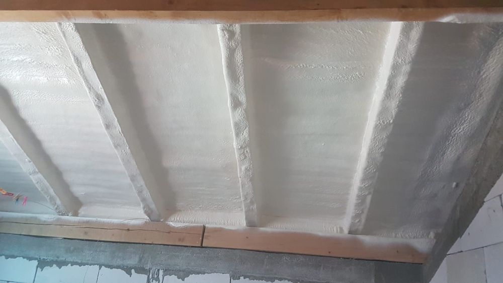 Izolatie Spuma Poliuretanica acoperiș si pod. Firma+Garanție 20 ani.